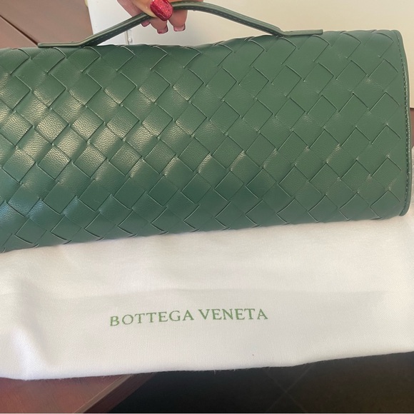 Bottega Veneta Dark Jewel Green andiamo Clutch 😍 - Picture 7 of 7
